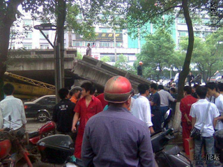 Illustration for article titled Chinese Bridge Collapse Kills Nine, Incites Local Outrage